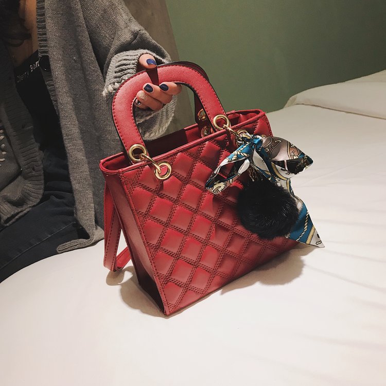 Women's Diamond Patterned Crossbody Bag