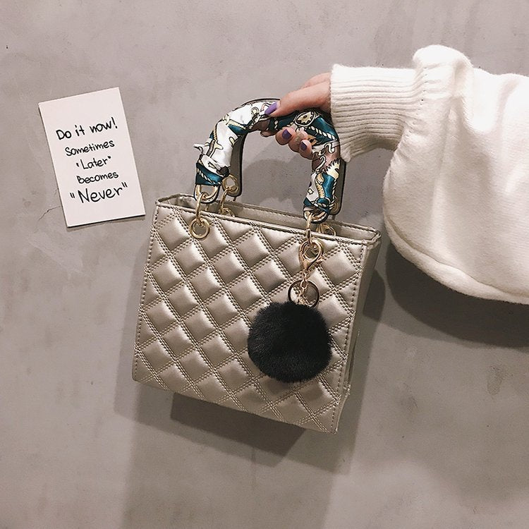 Women's Diamond Patterned Crossbody Bag