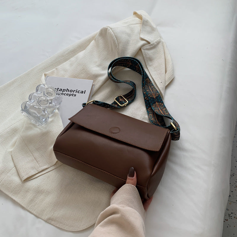 Women's Clamshell Crossbody bag