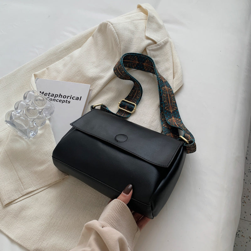 Women's Clamshell Crossbody bag